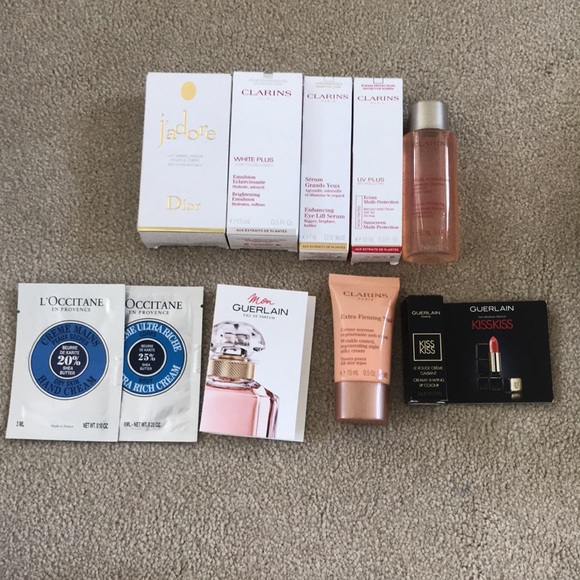 Clarins Makeup Bag - Picture 2 of 8